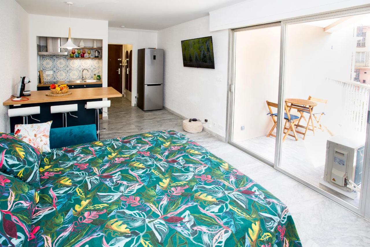 Romantic Sea View Studio, Steps Away From The Beach 앙티브 외부 사진